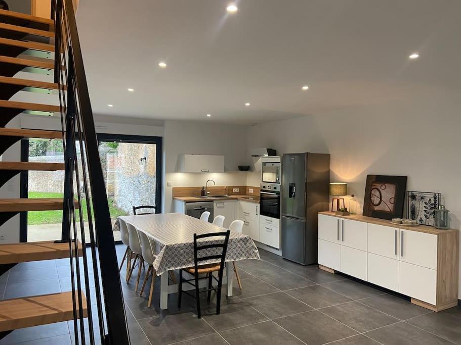 Les Prunelles Maison De Village De 4 A 8 Personnes Précigné Exterior foto